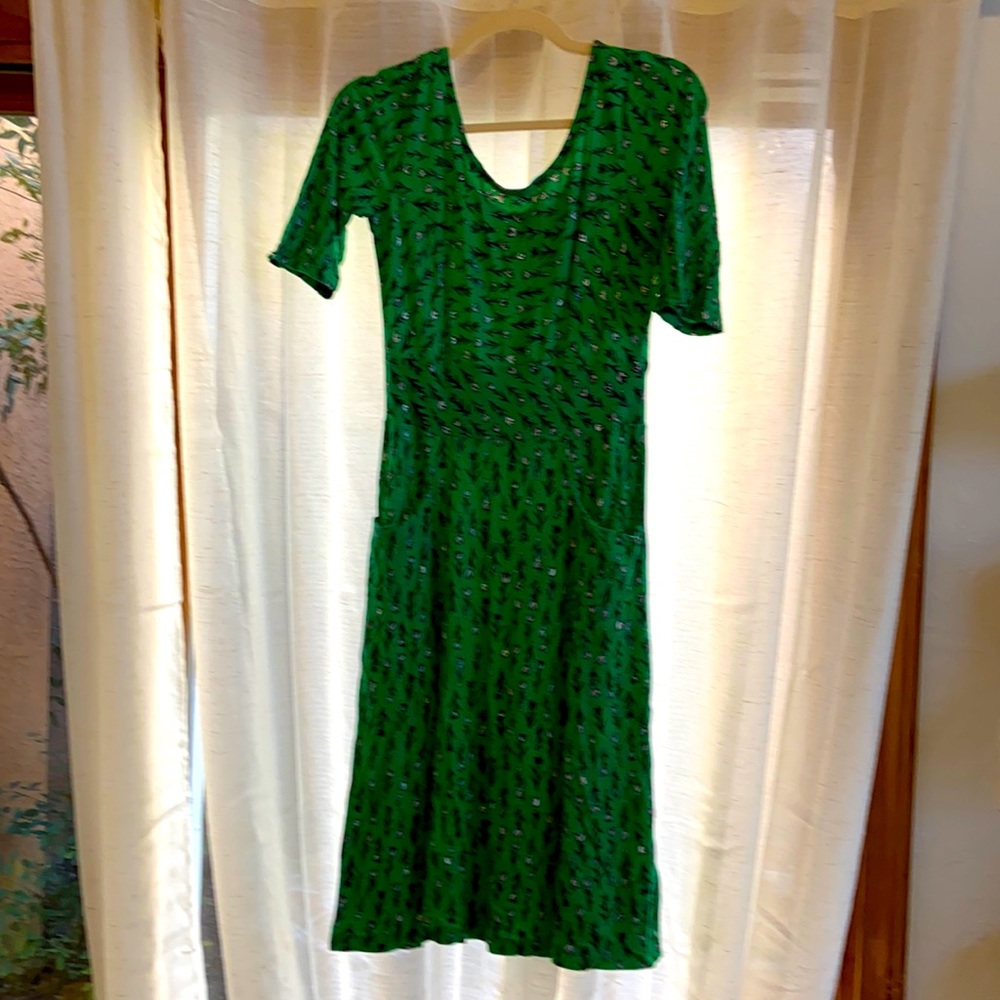 Medium Melissa Bell green and white floral print mid sleeve dress with pockets.